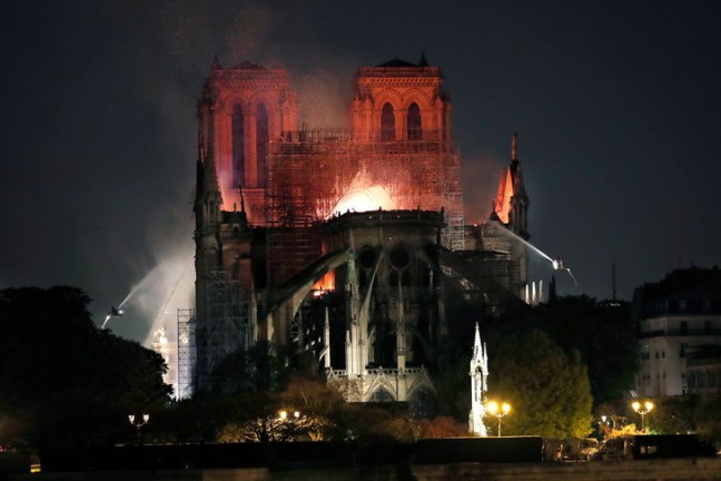 Incendie-cathedrale-Notre-Dame-Paris-15-avril-
