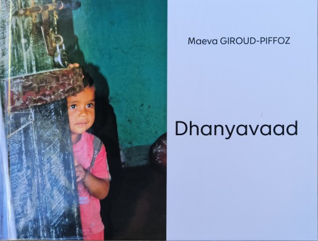 Couverture du recueil photographique Dhanyavaad de Maeva Giroud-Piffoz.